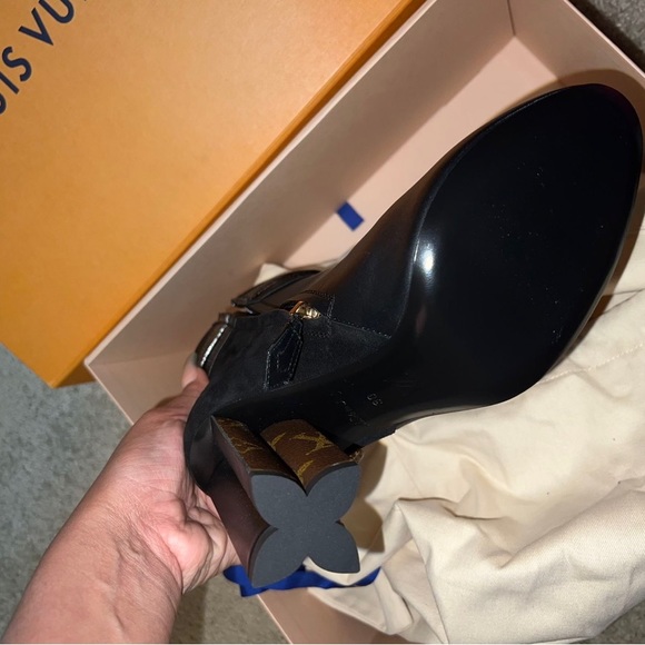 Lv Ankle boots - Picture 2 of 3